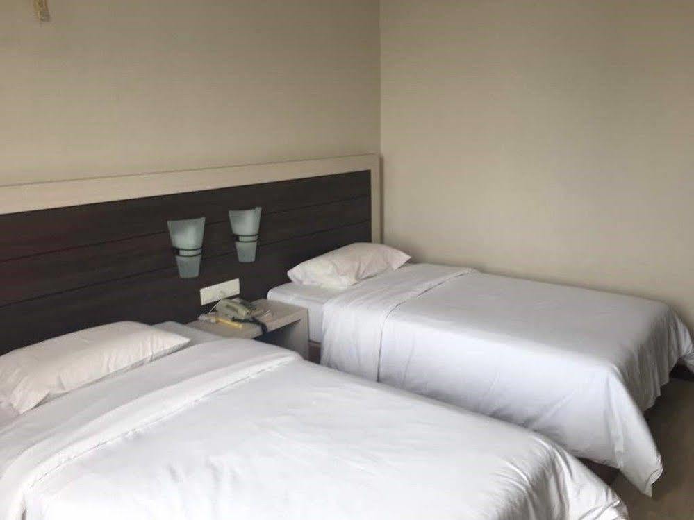 Somerset Hotel Miri Exterior photo